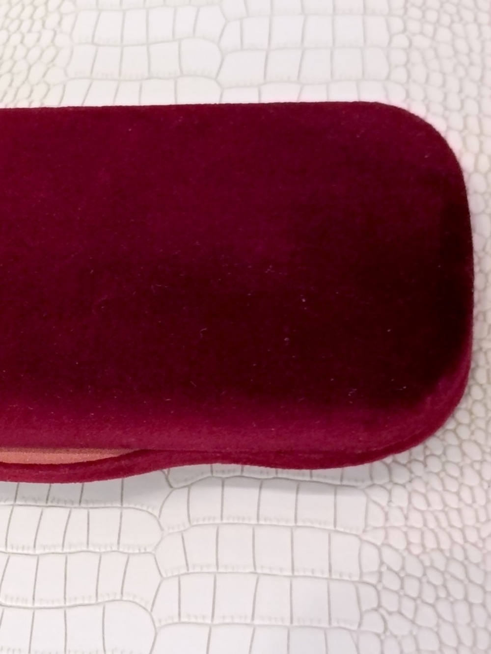 Gucci Burgundy Velvet Sunglass Case. (Large) w/ Gucci Black Silky Pouch - Picture 16 of 16